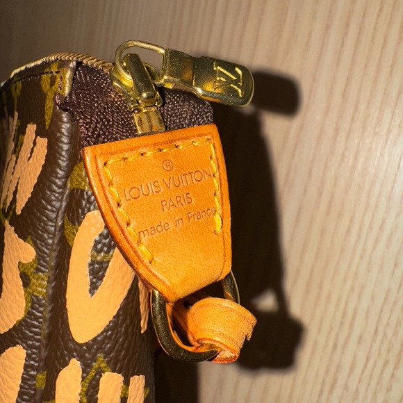 Authentic Louis Vuitton Pochette accessories bag limited edition graffiti - Picture 13 of 16